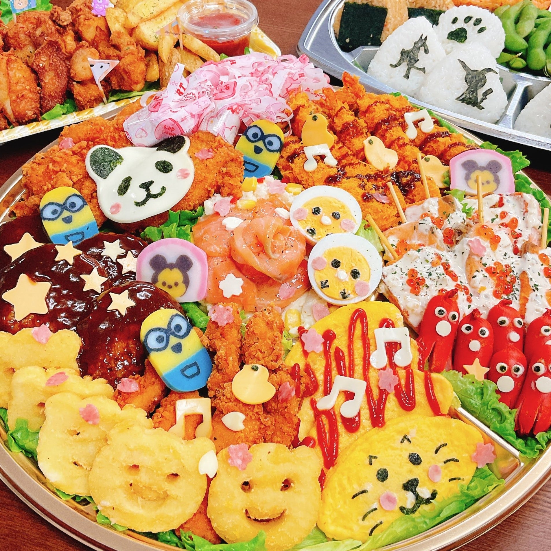 お誕生日会用のオードブルに揚げ物バスケットやキャラクターおにぎり